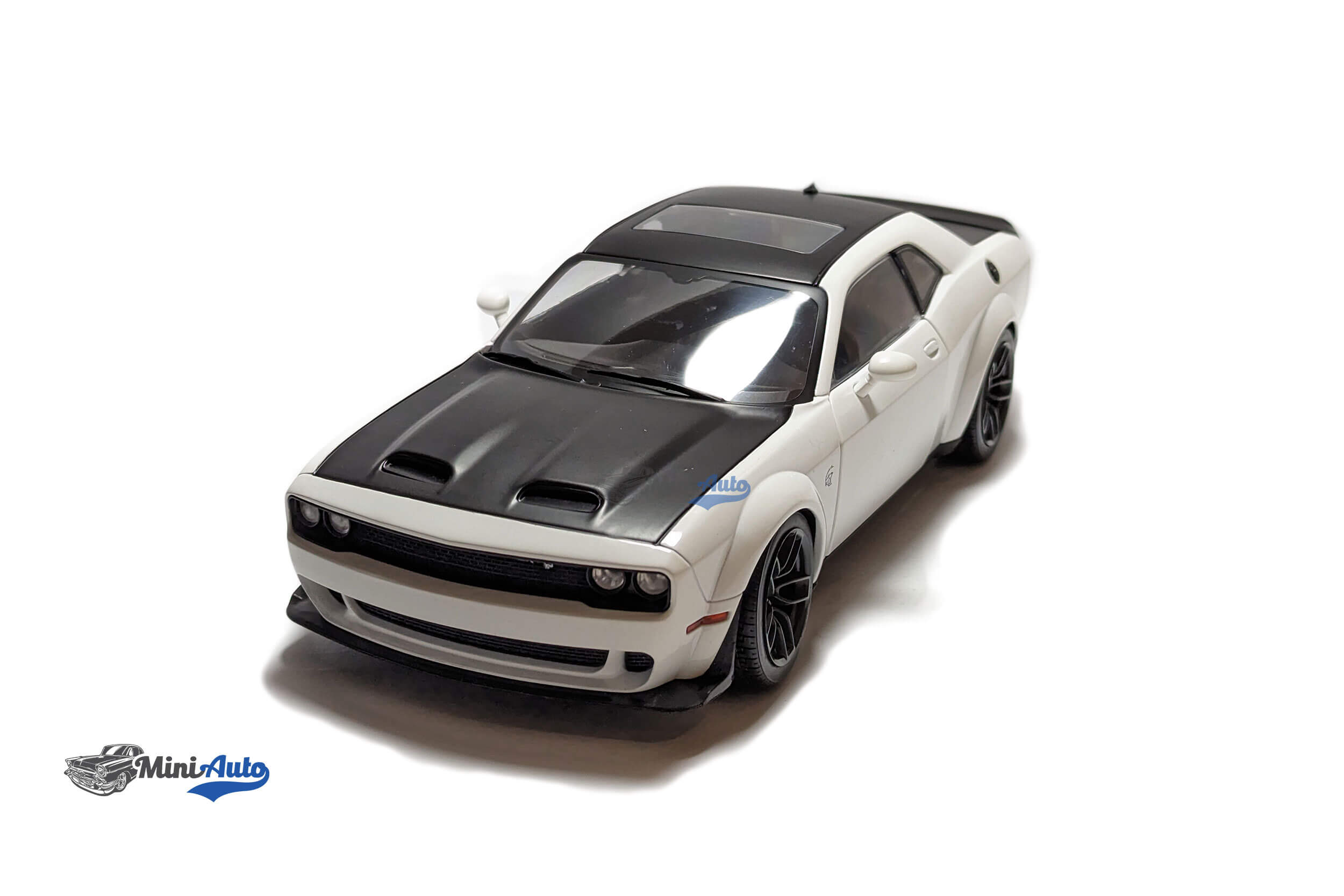 1:18 Dodge Challenger SRT Hellcat Redeye Widebody (White)